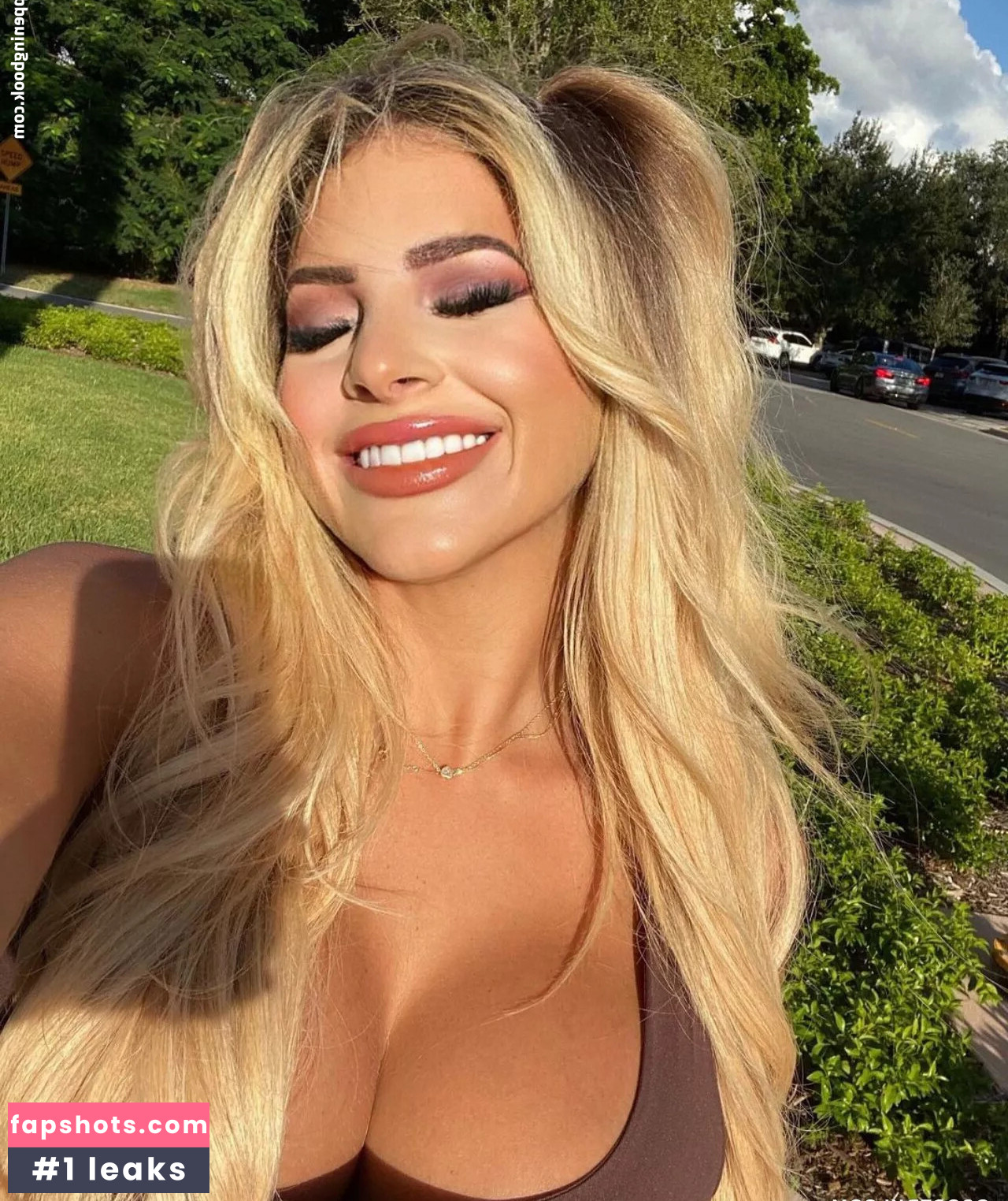 Neyleen Ashley nude babe gallery