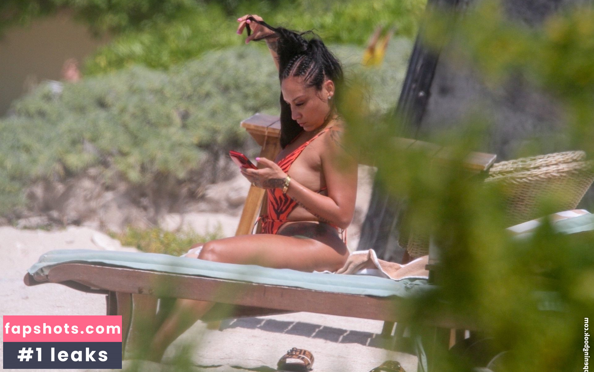 Nia Guzman gallery photo #2