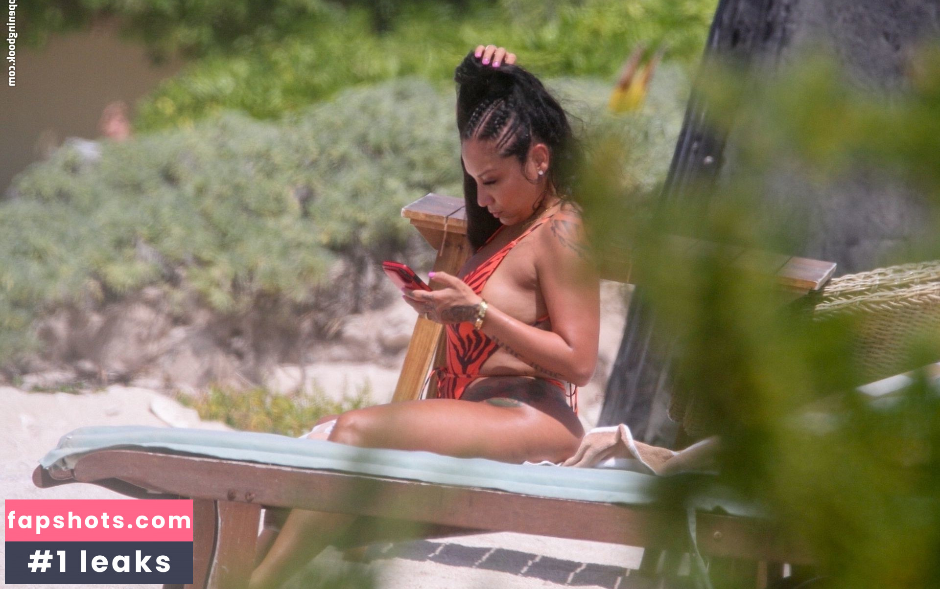 Nia Guzman gallery photo #12