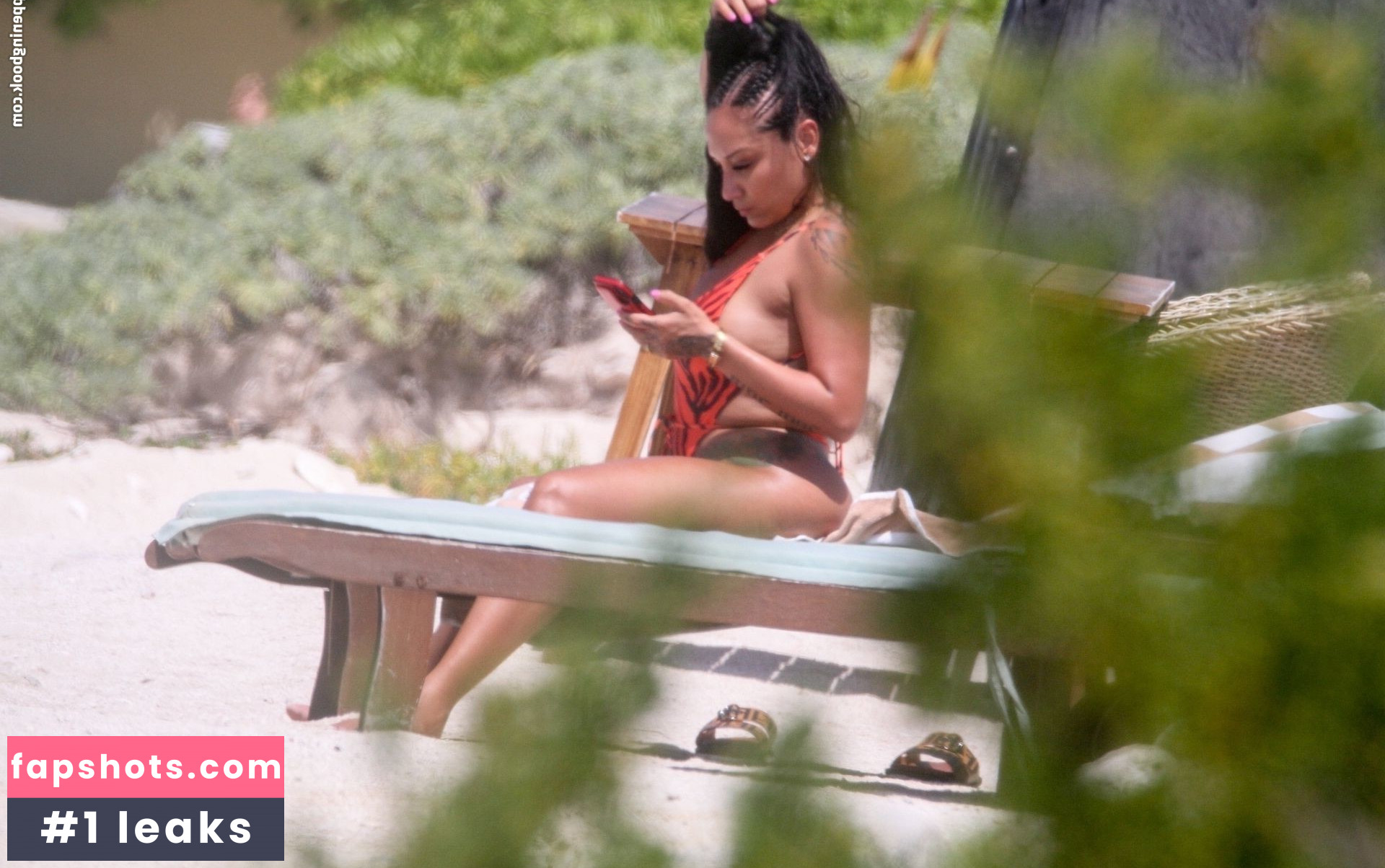 Nia Guzman gallery photo #14