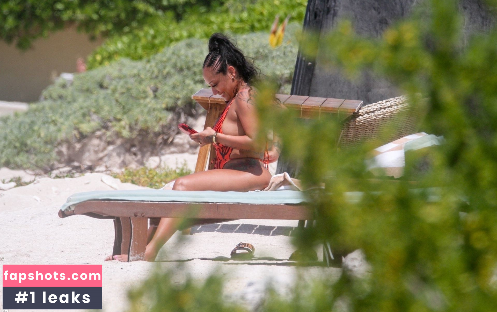 Nia Guzman gallery photo #15