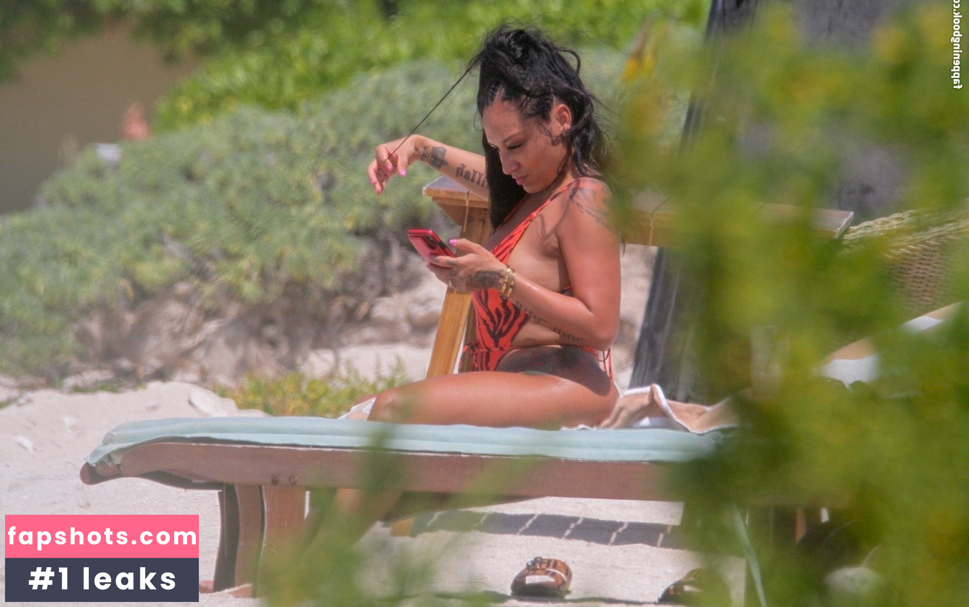 Nia Guzman gallery photo #17