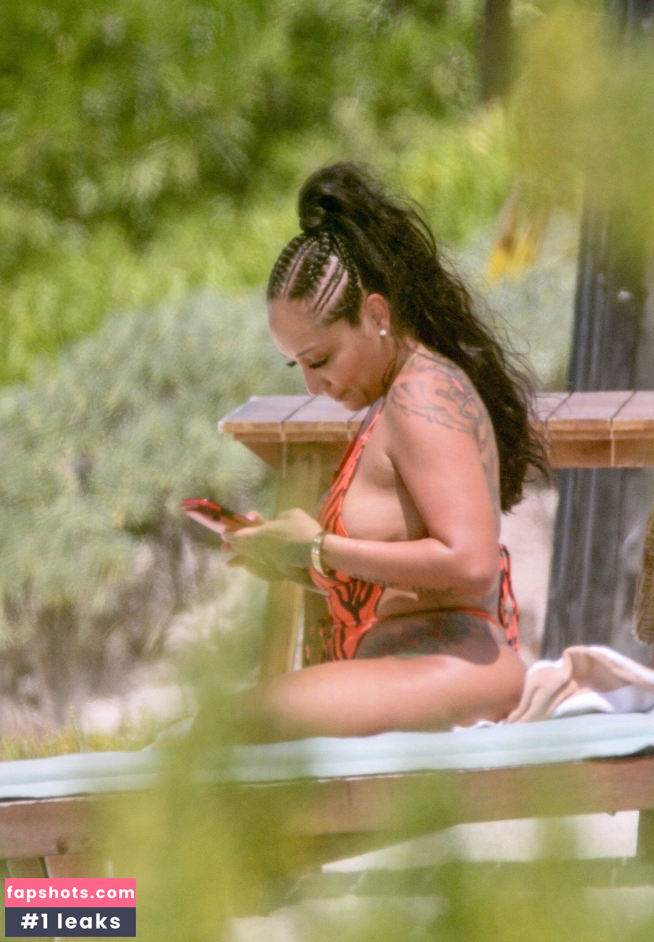 Nia Guzman gallery photo #25