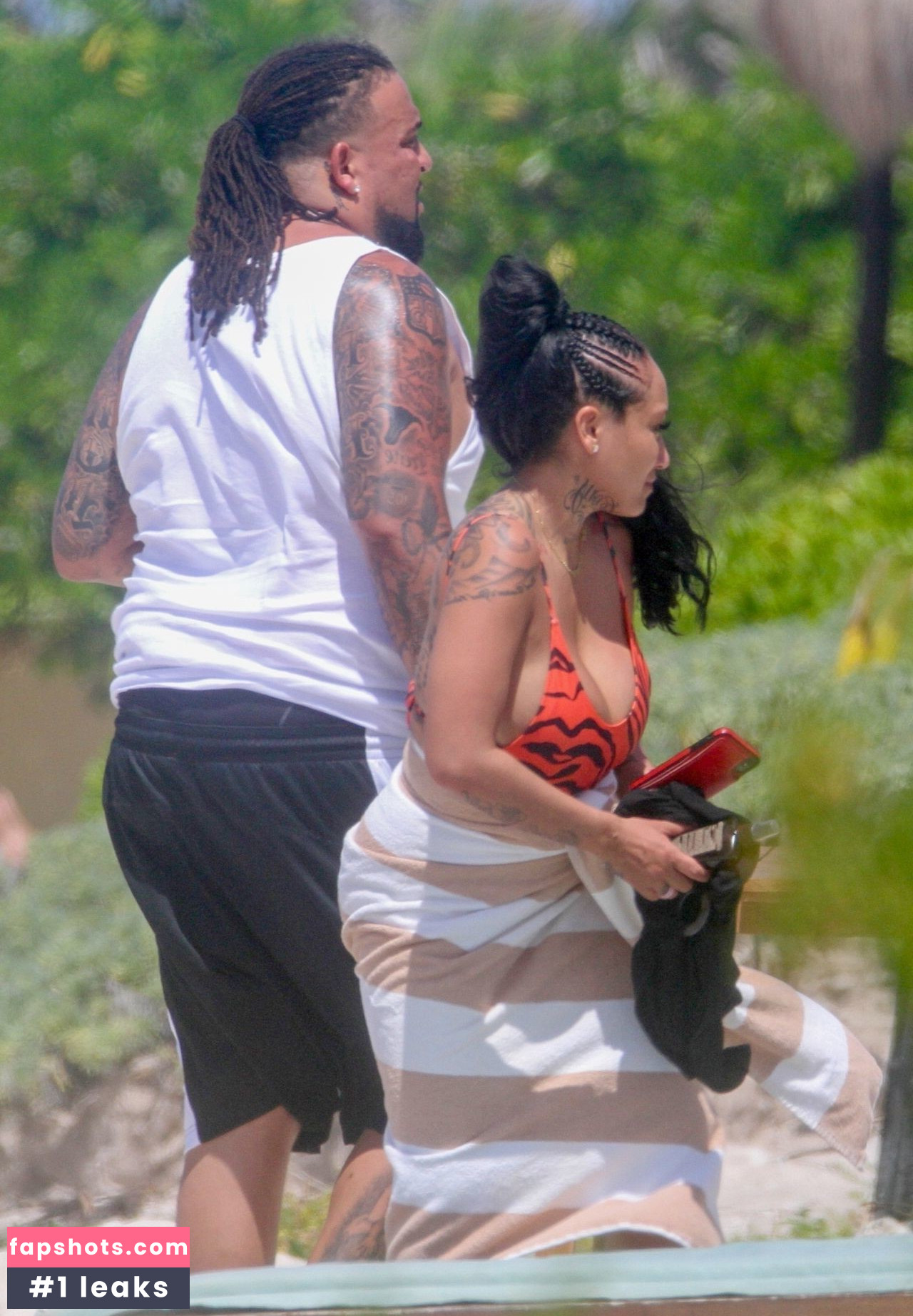 Nia Guzman gallery photo #27