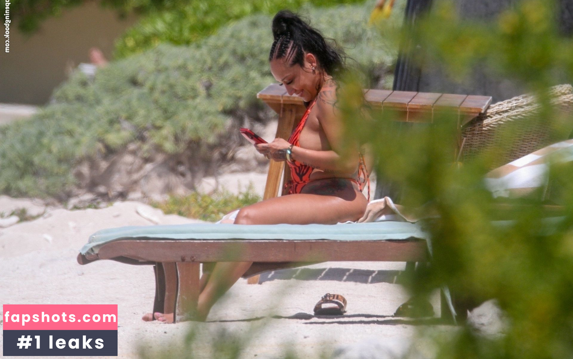 Nia Guzman gallery photo #4