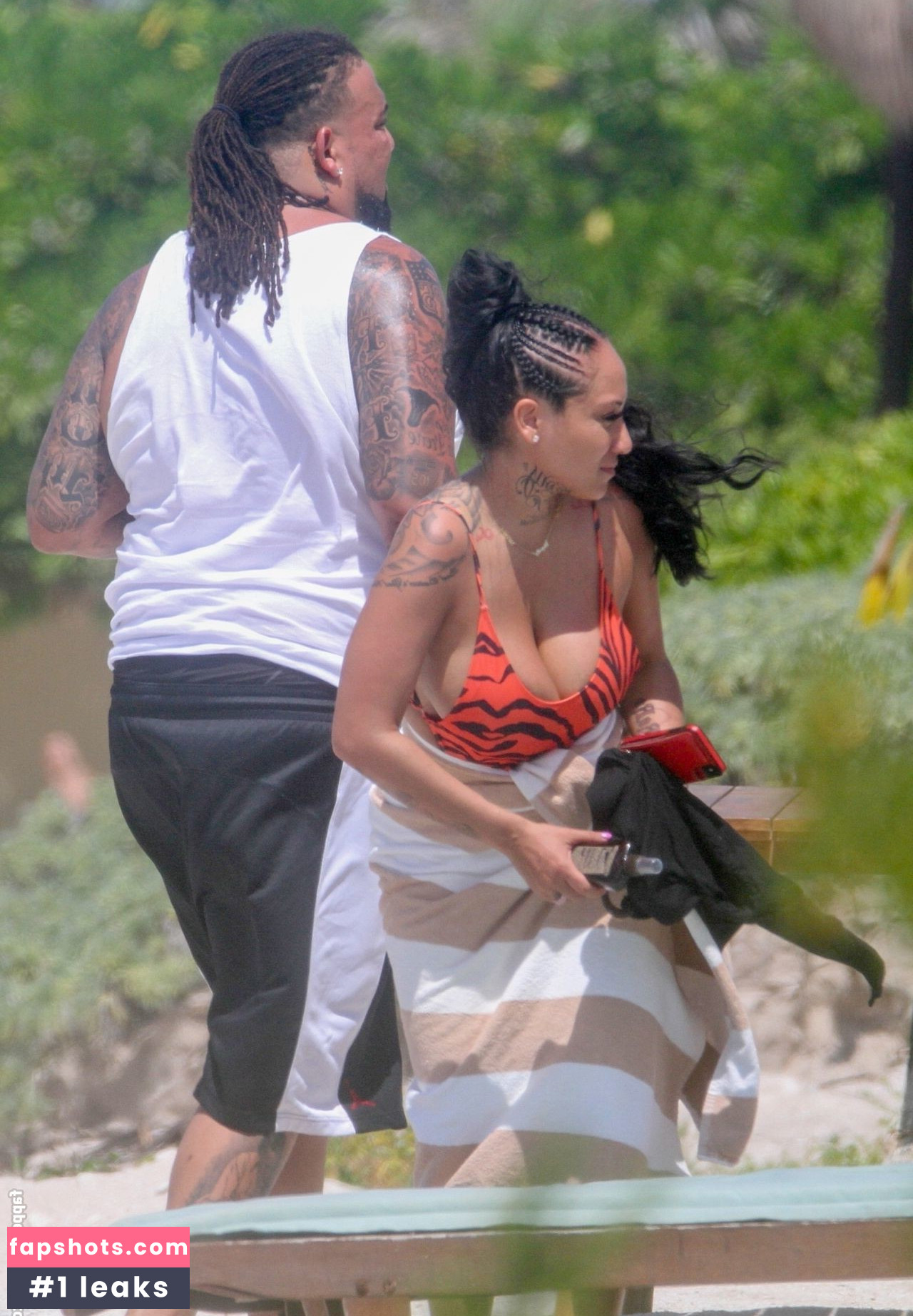 Nia Guzman gallery photo #33