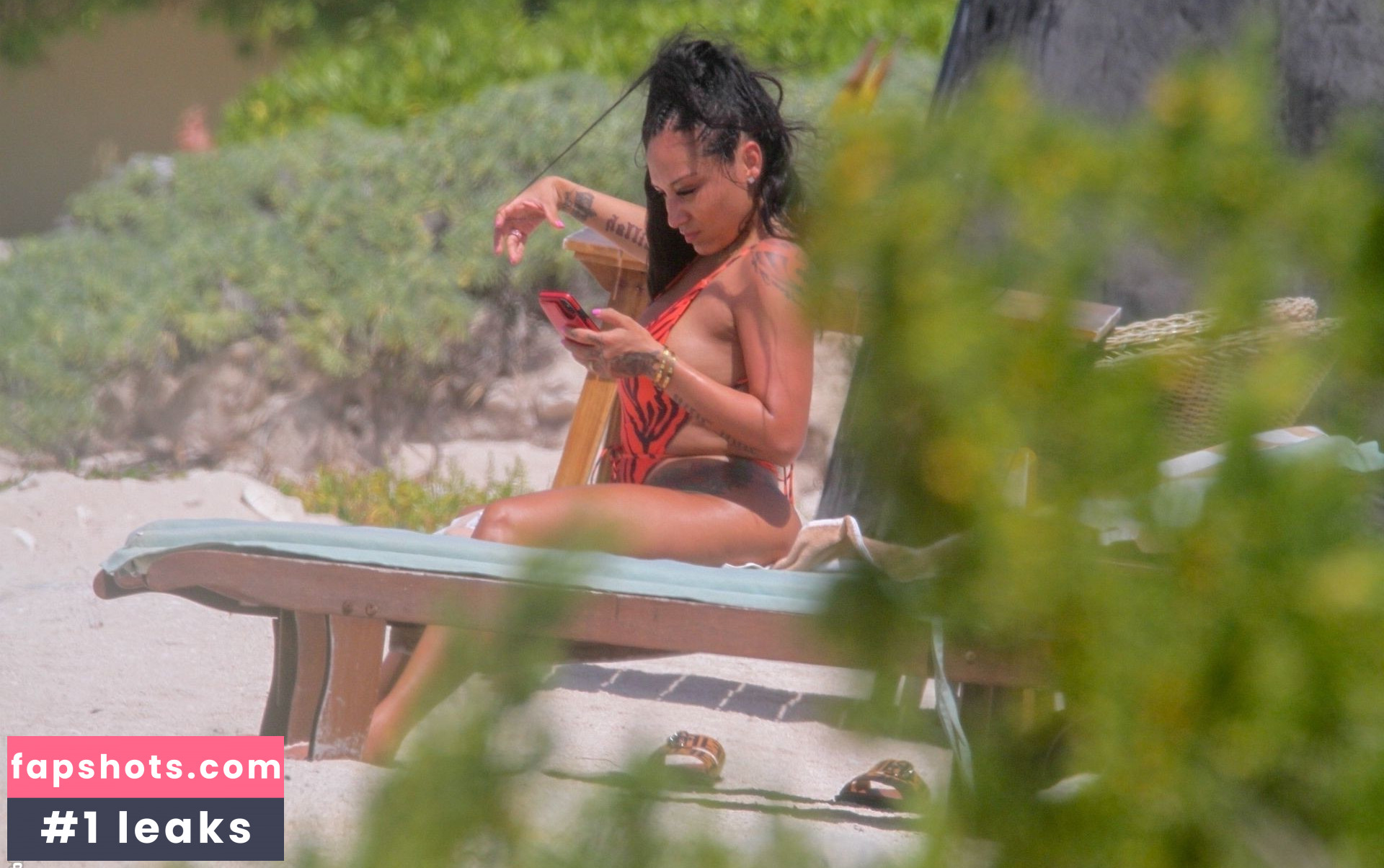 Nia Guzman gallery photo #34