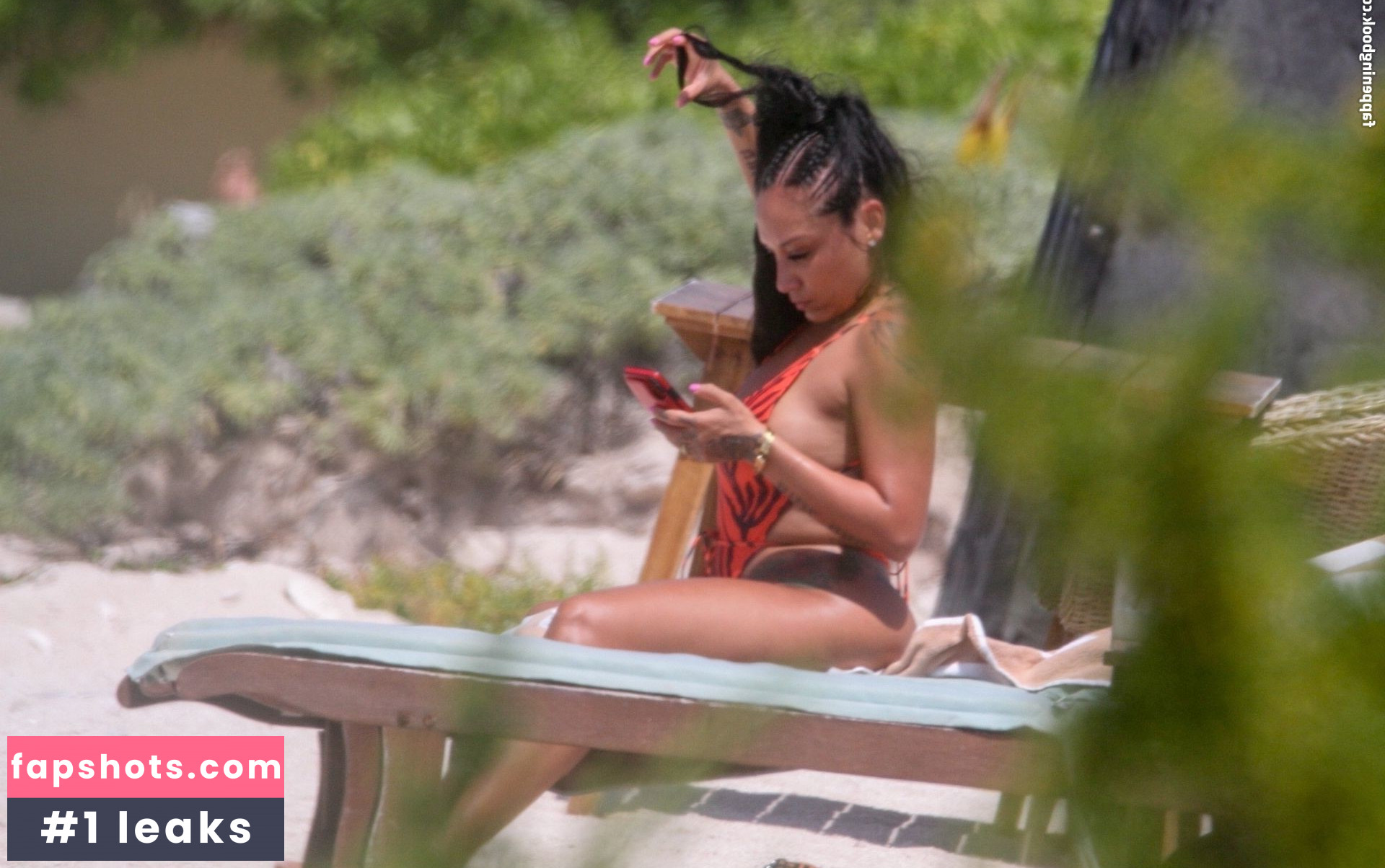 Nia Guzman gallery photo #5