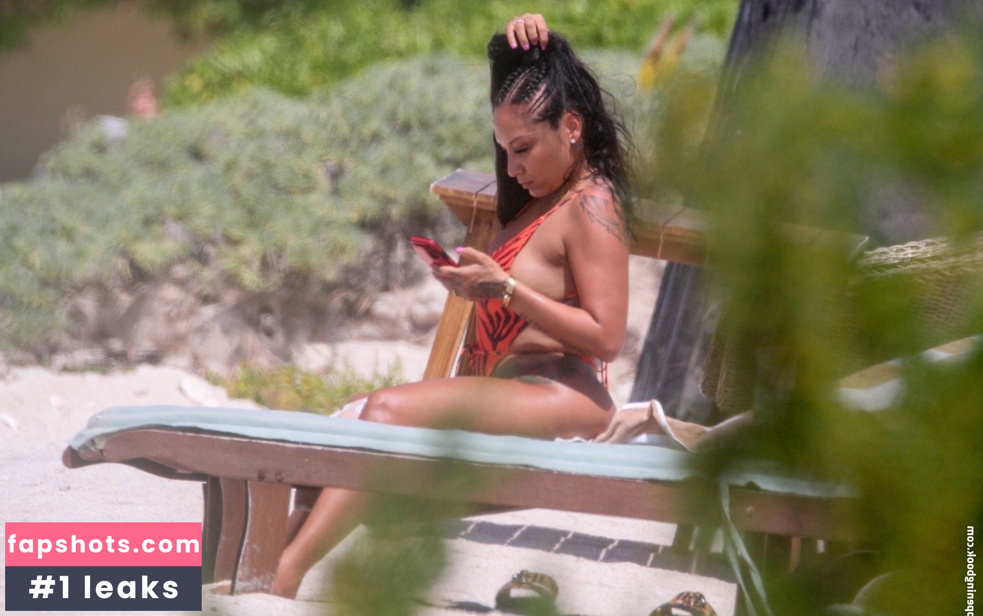 Nia Guzman gallery photo #7