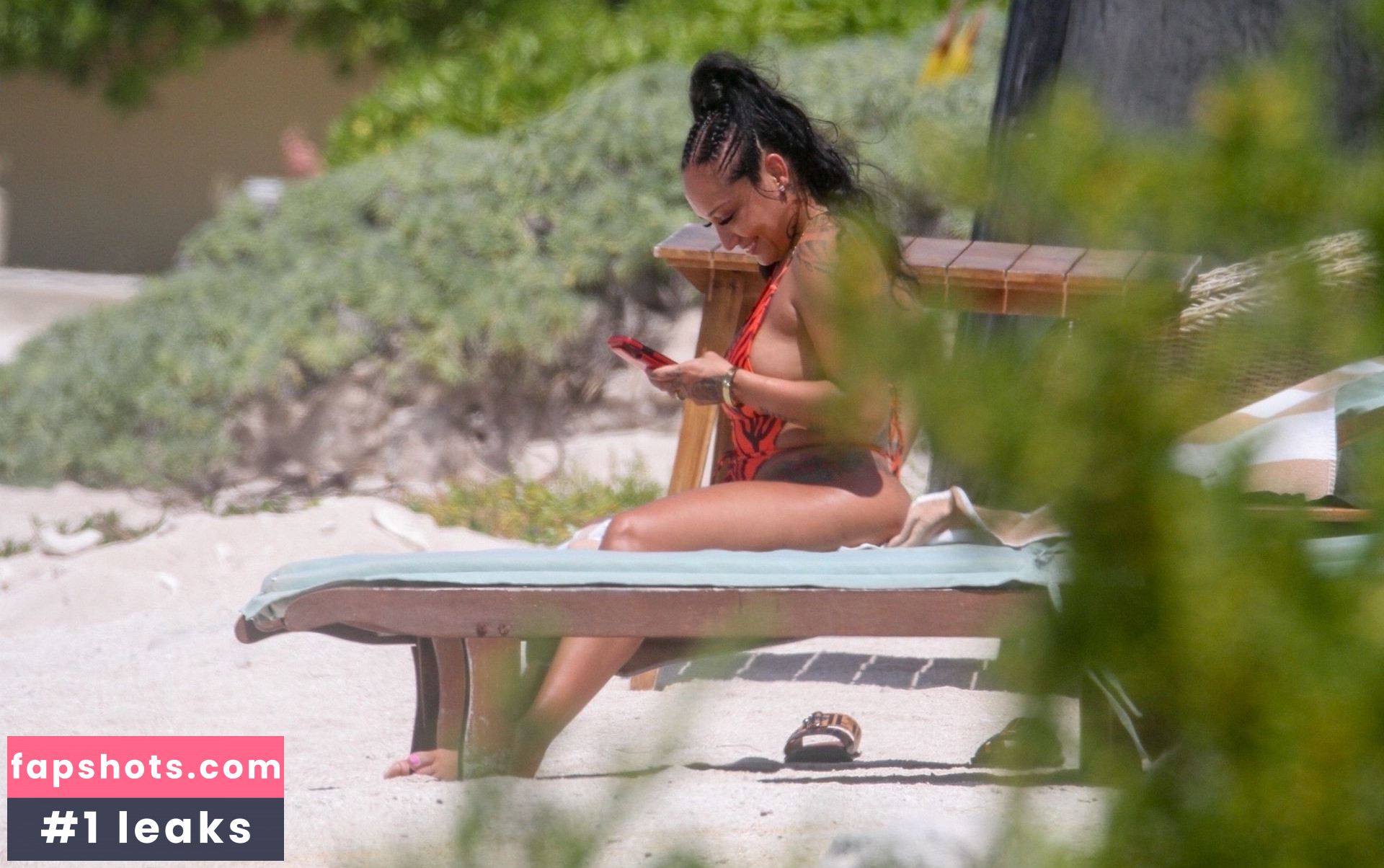 Nia Guzman gallery photo #10