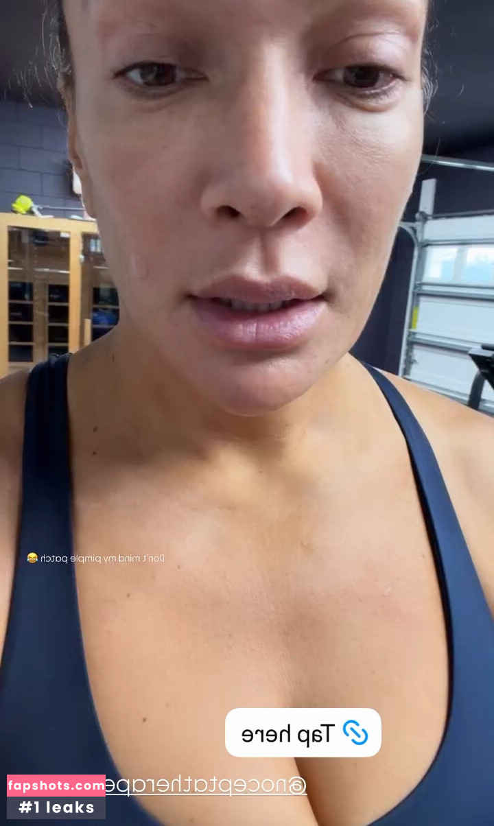 Nia Jax gallery photo #3