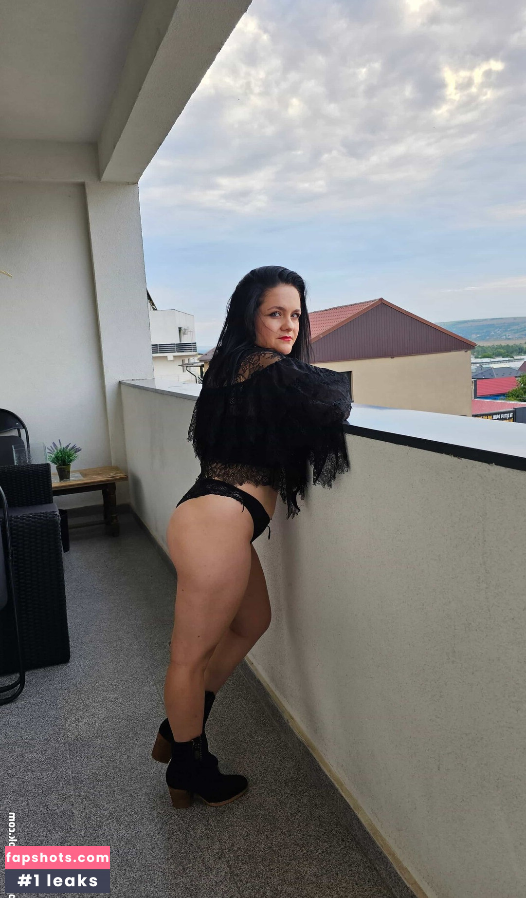 Nia Noir gallery photo #18