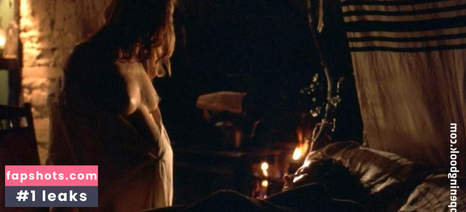 Nia Roberts gallery photo #6