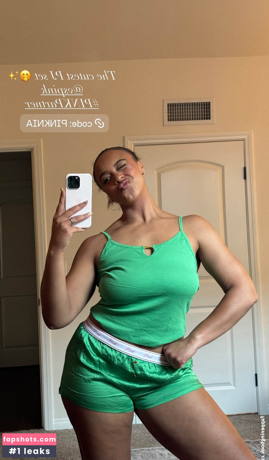 Nia Sioux gallery photo #17