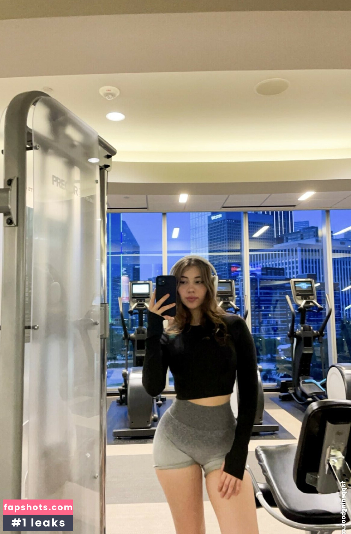 niaarellano gallery photo #2