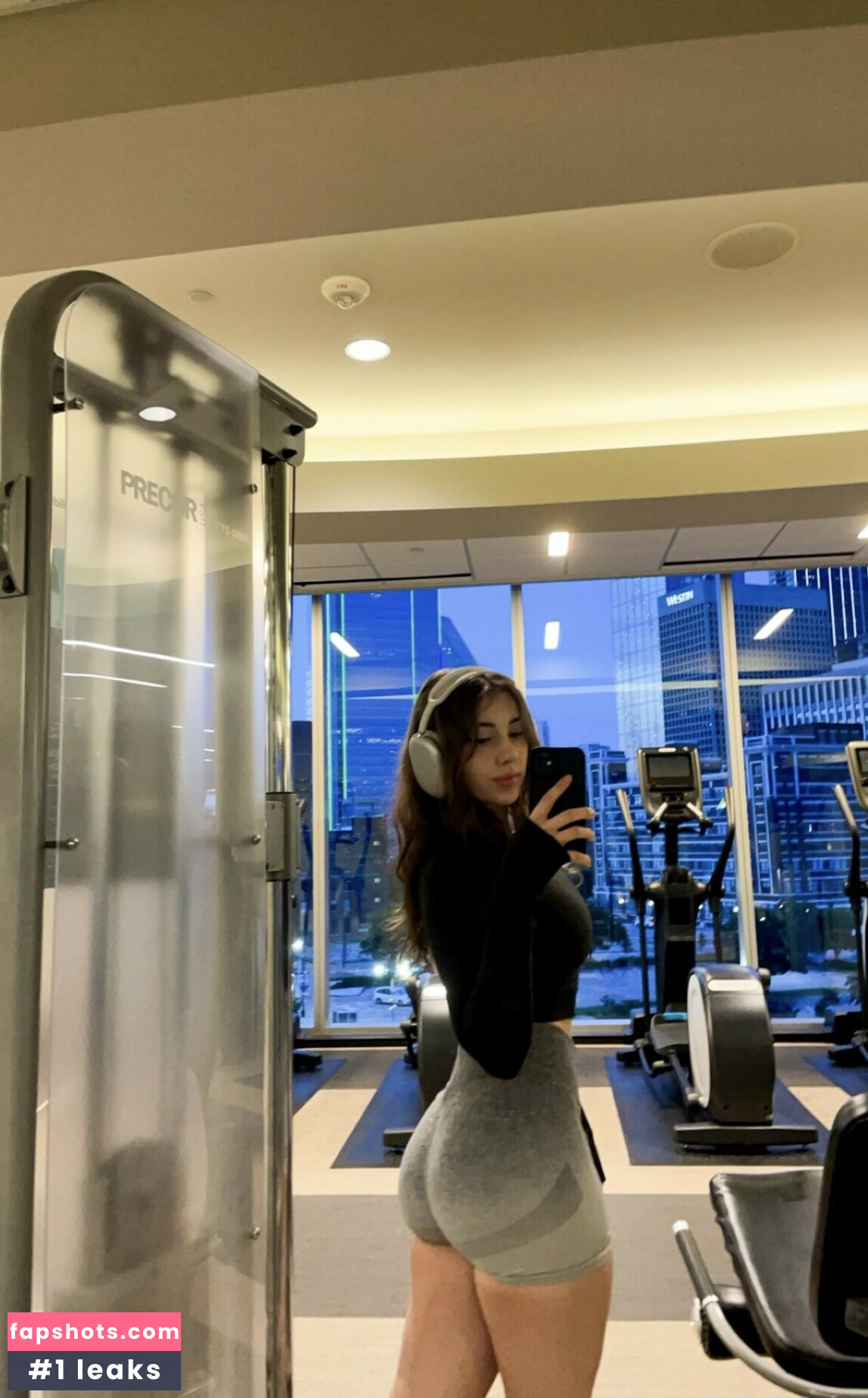 niaarellano gallery photo #3