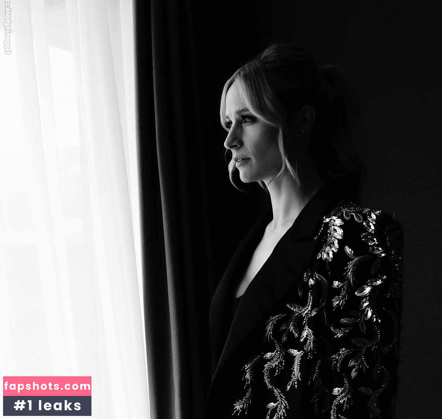 Niamh Algar gallery photo #9