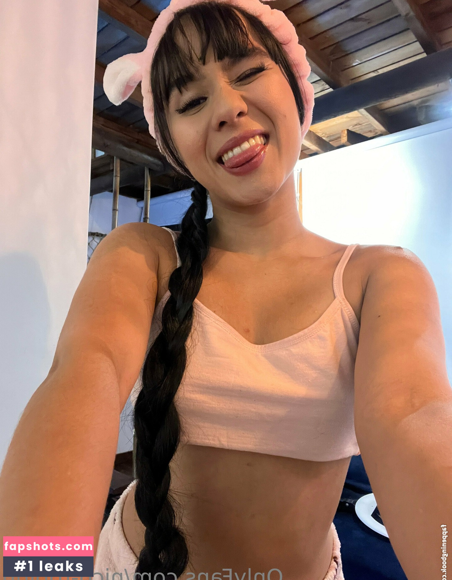 nico-robinn gallery photo #2