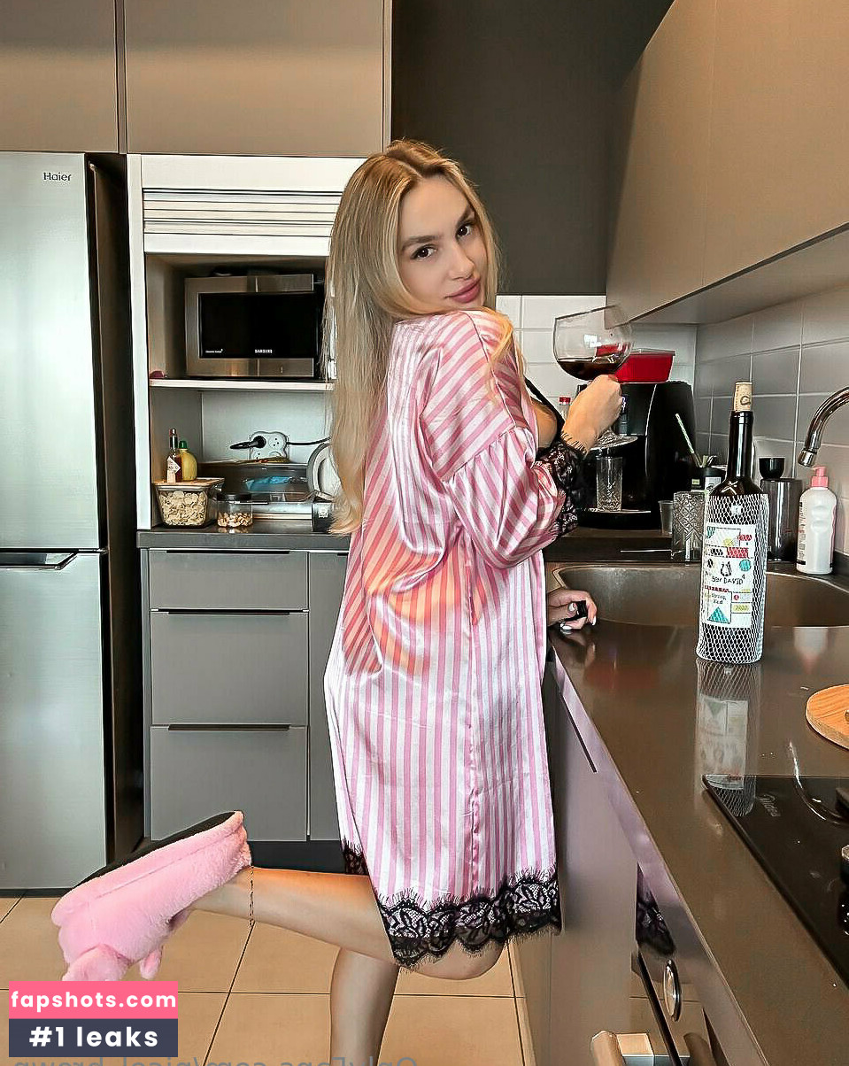 nicol_brown gallery photo #6