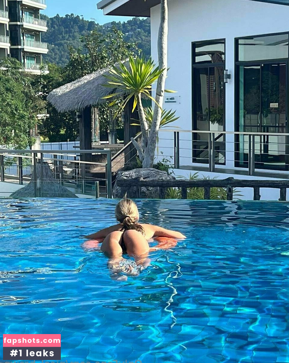 nicol_brown gallery photo #10