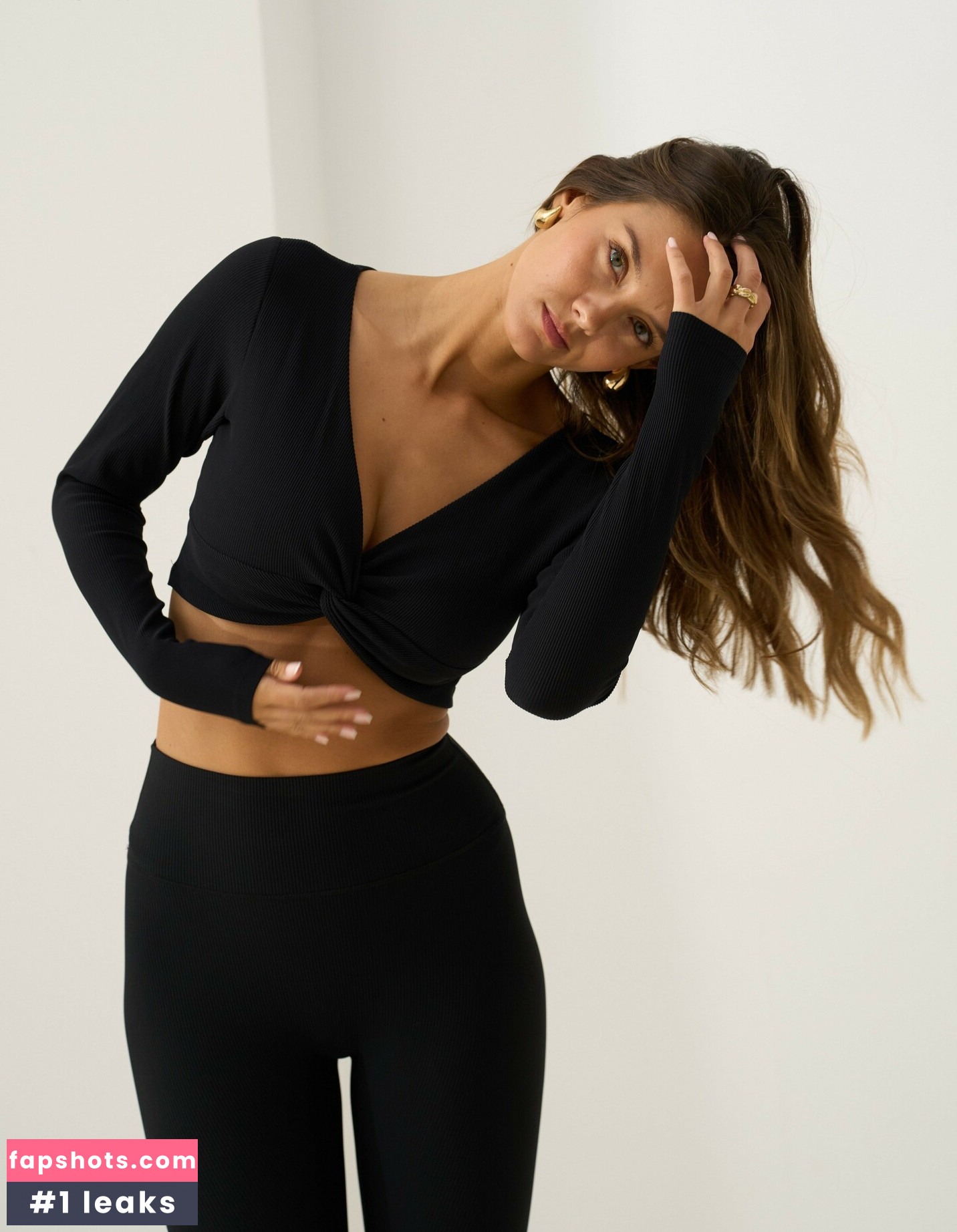 Nicola Cavanis gallery photo #388