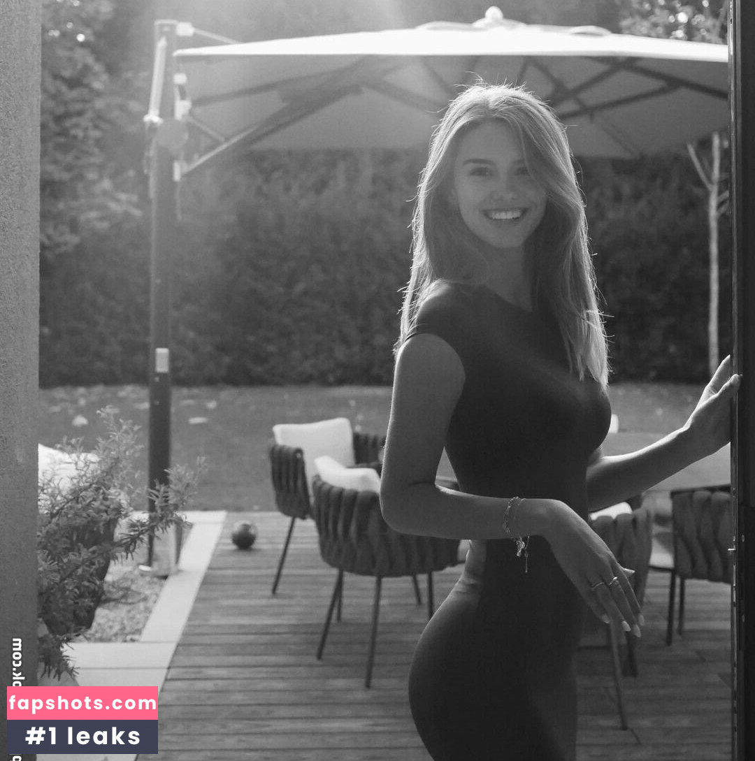 Nicola Cavanis gallery photo #408