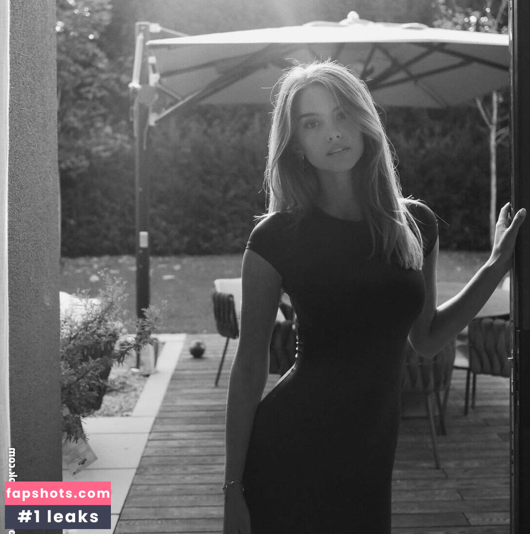 Nicola Cavanis gallery photo #410