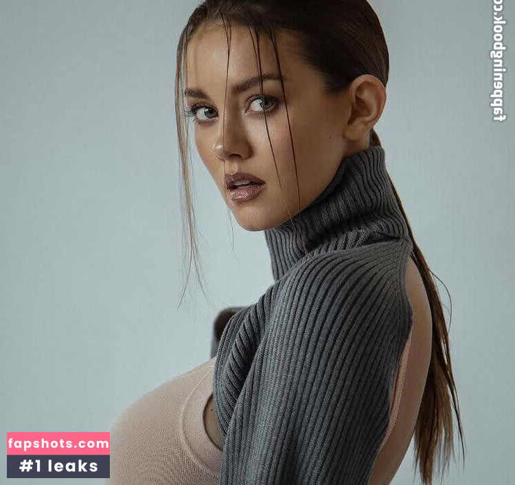 Nicola Cavanis gallery photo #699