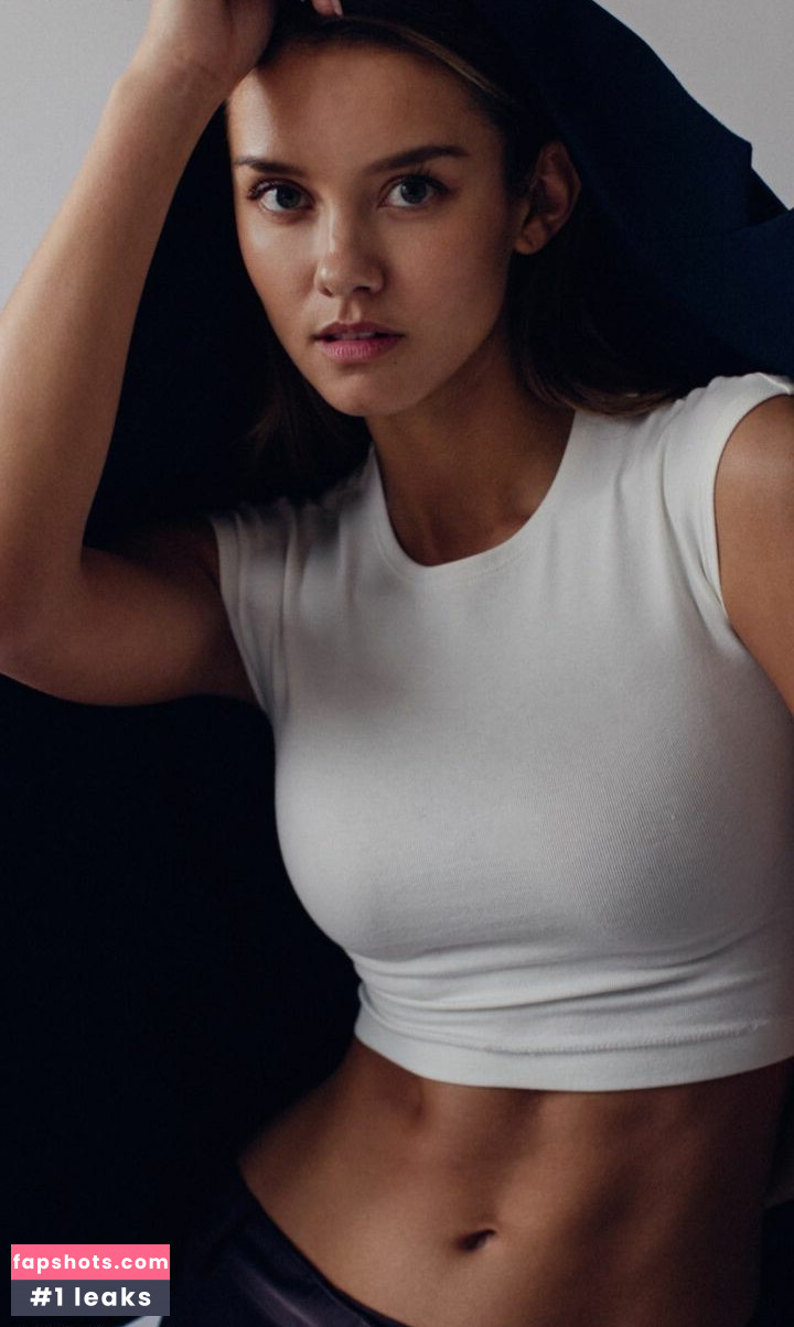 Nicola Cavanis gallery photo #721