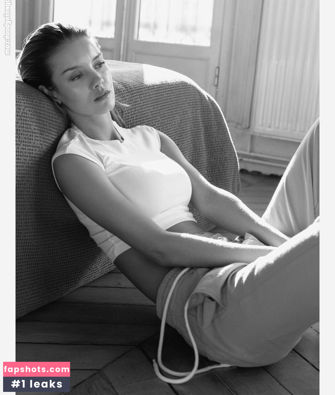 Nicola Cavanis gallery photo #724