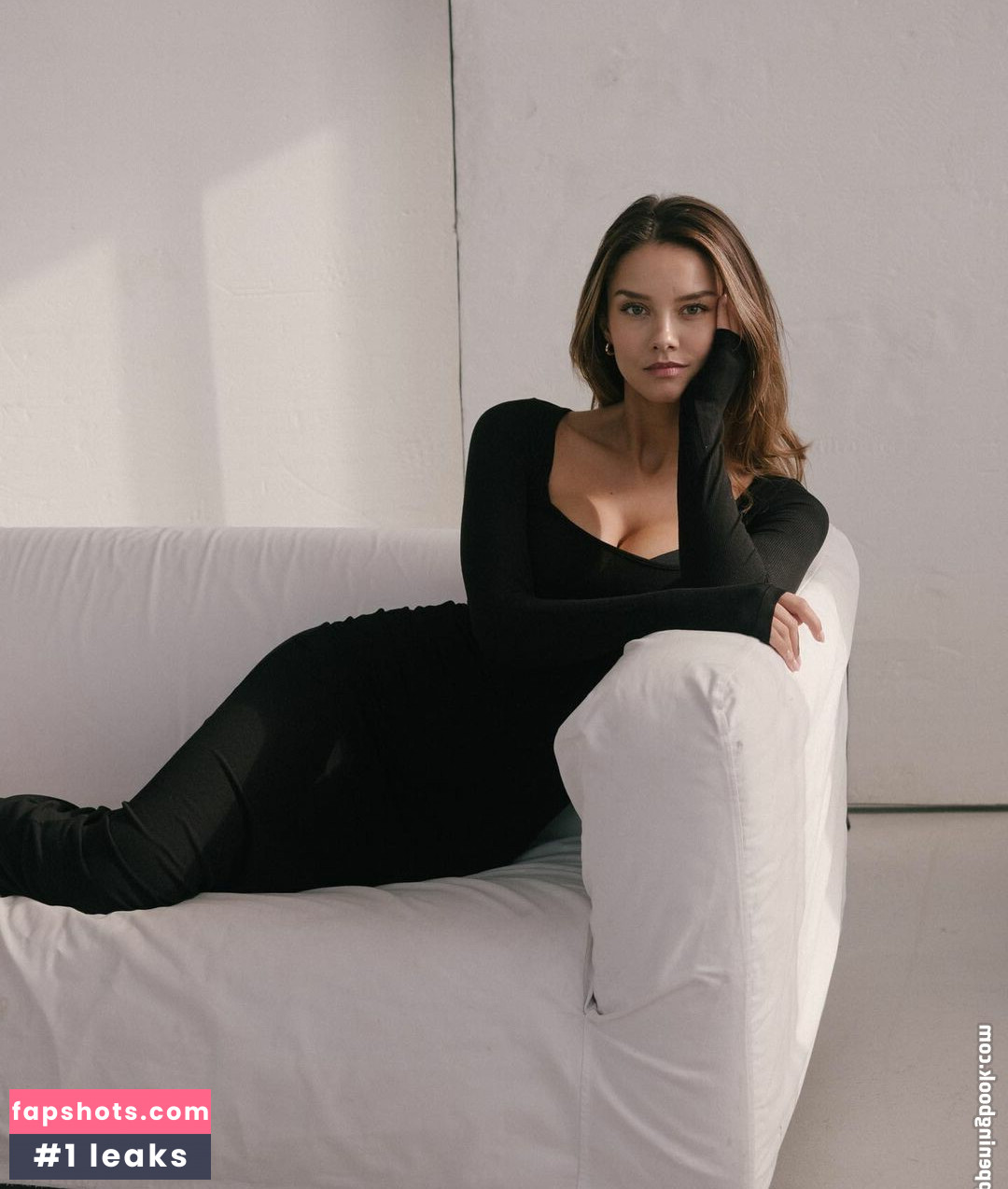 Nicola Cavanis gallery photo #728