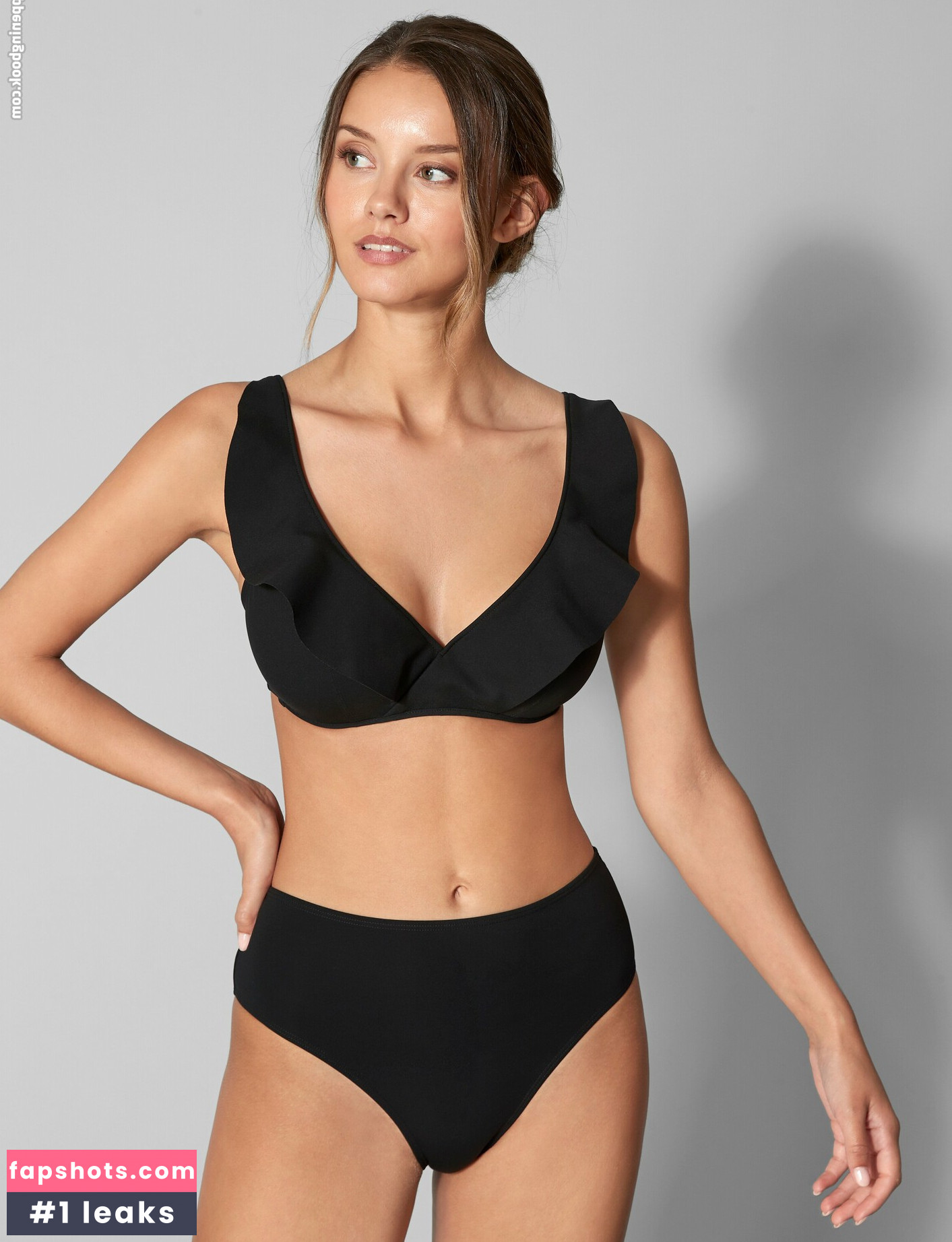 Nicola Cavanis gallery photo #871