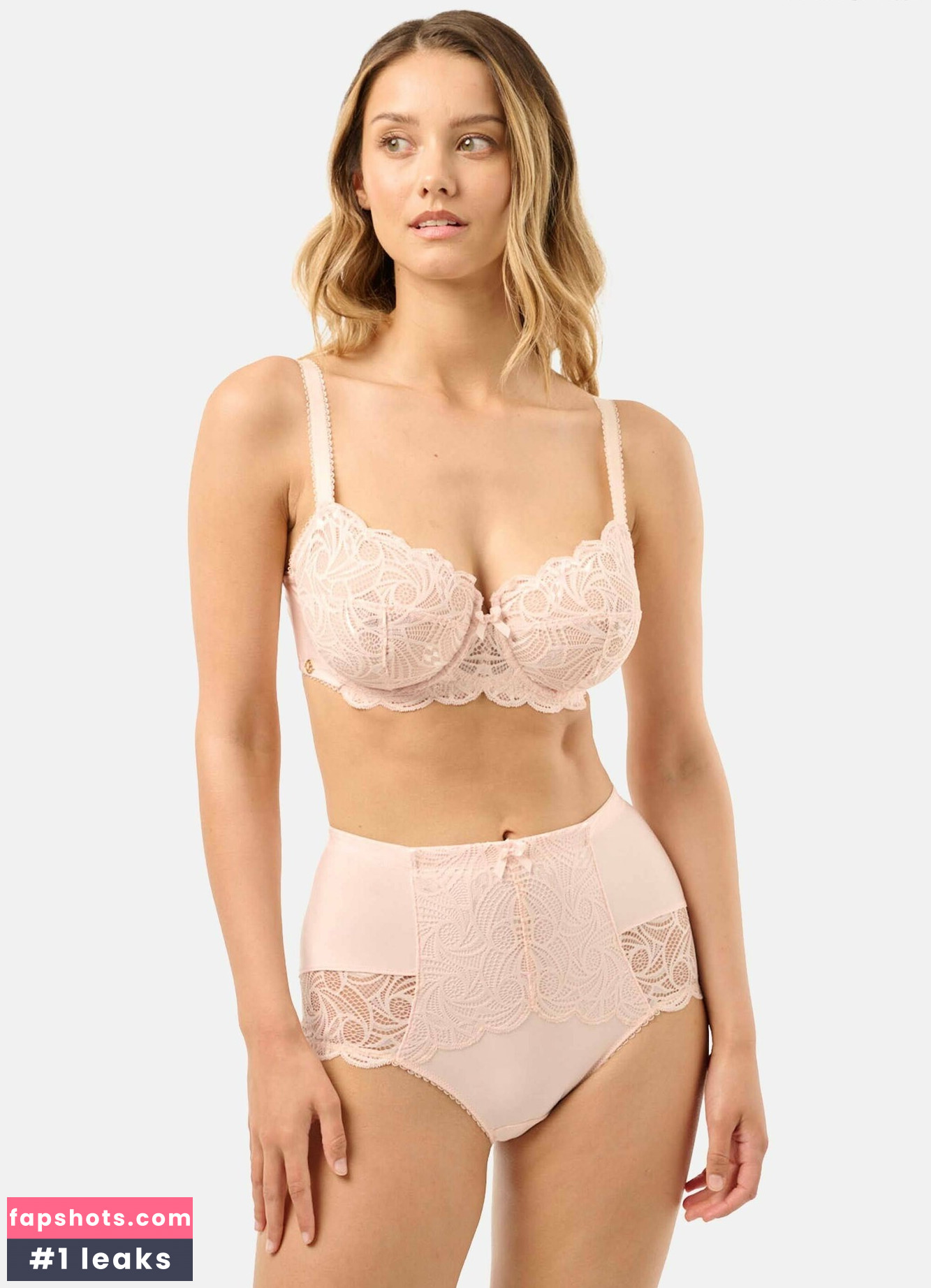 Nicola Cavanis gallery photo #915