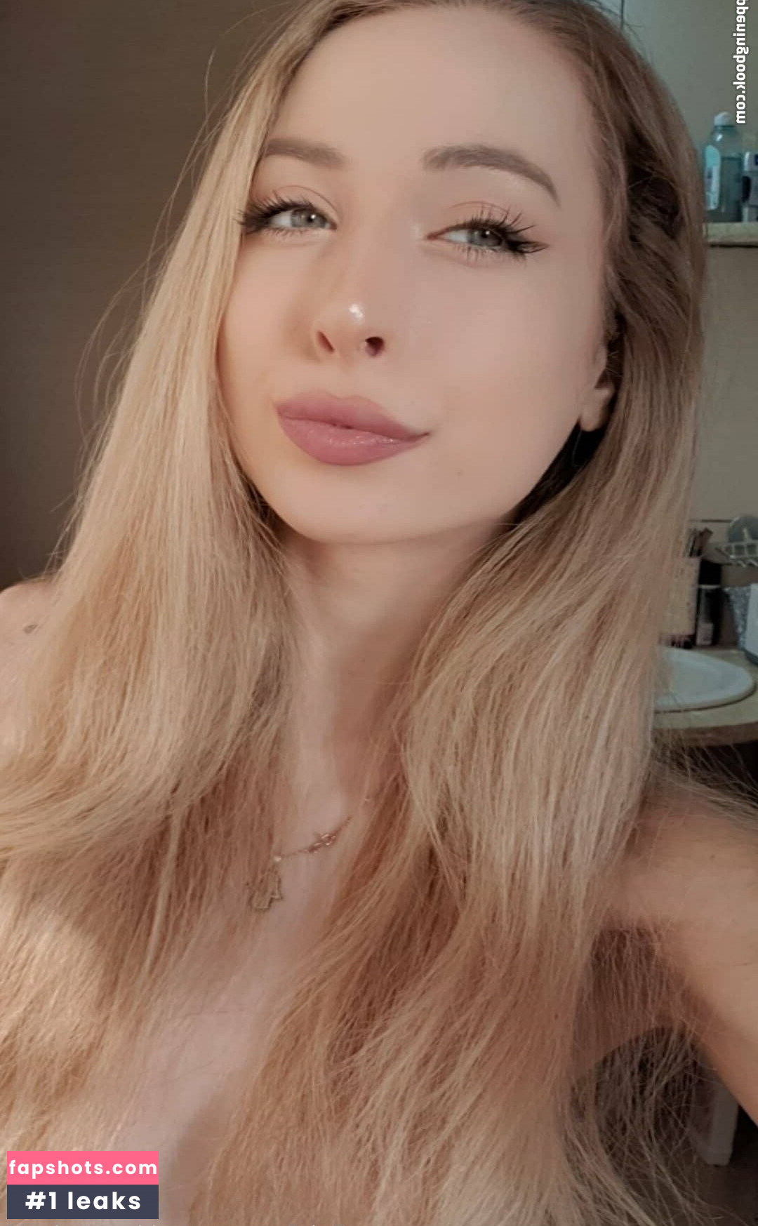 Nicole Brook gallery photo #8