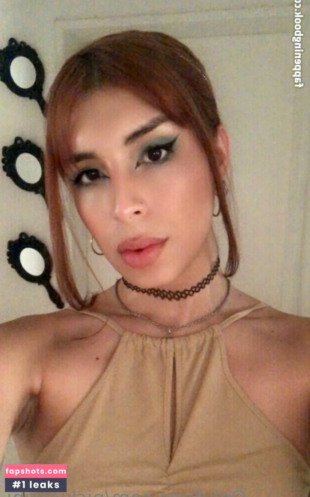 Nicole Cerini nude babe gallery