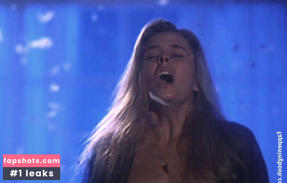 Nicole Eggert gallery photo #38