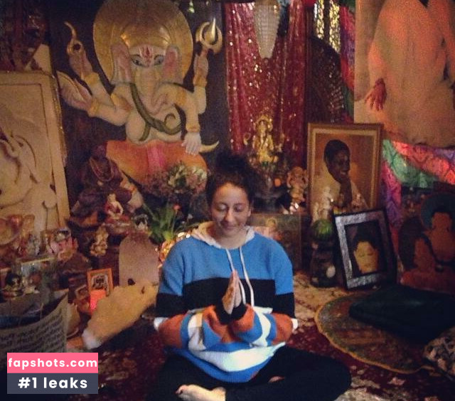 Nicole Enayati (Mythical Kitchen) nude babe gallery