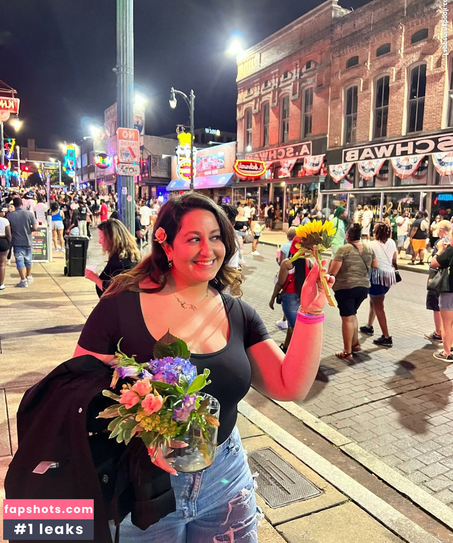 Nicole Enayati gallery photo #2