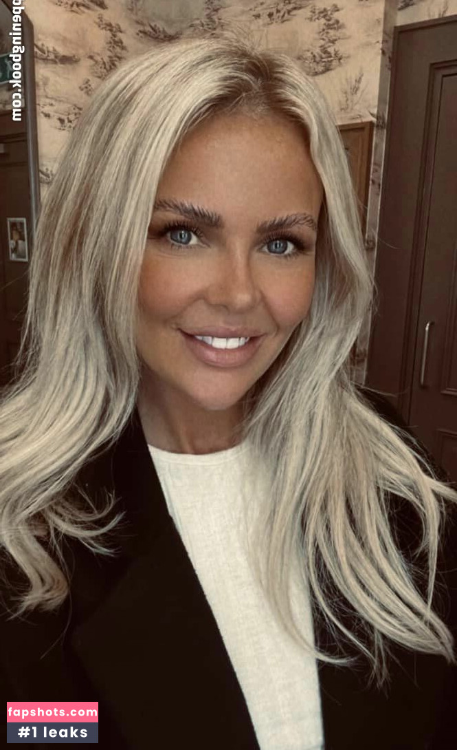 Nicole Farrell Glasgow Nude Leaks OnlyFans Photos #23 - LeakJerk