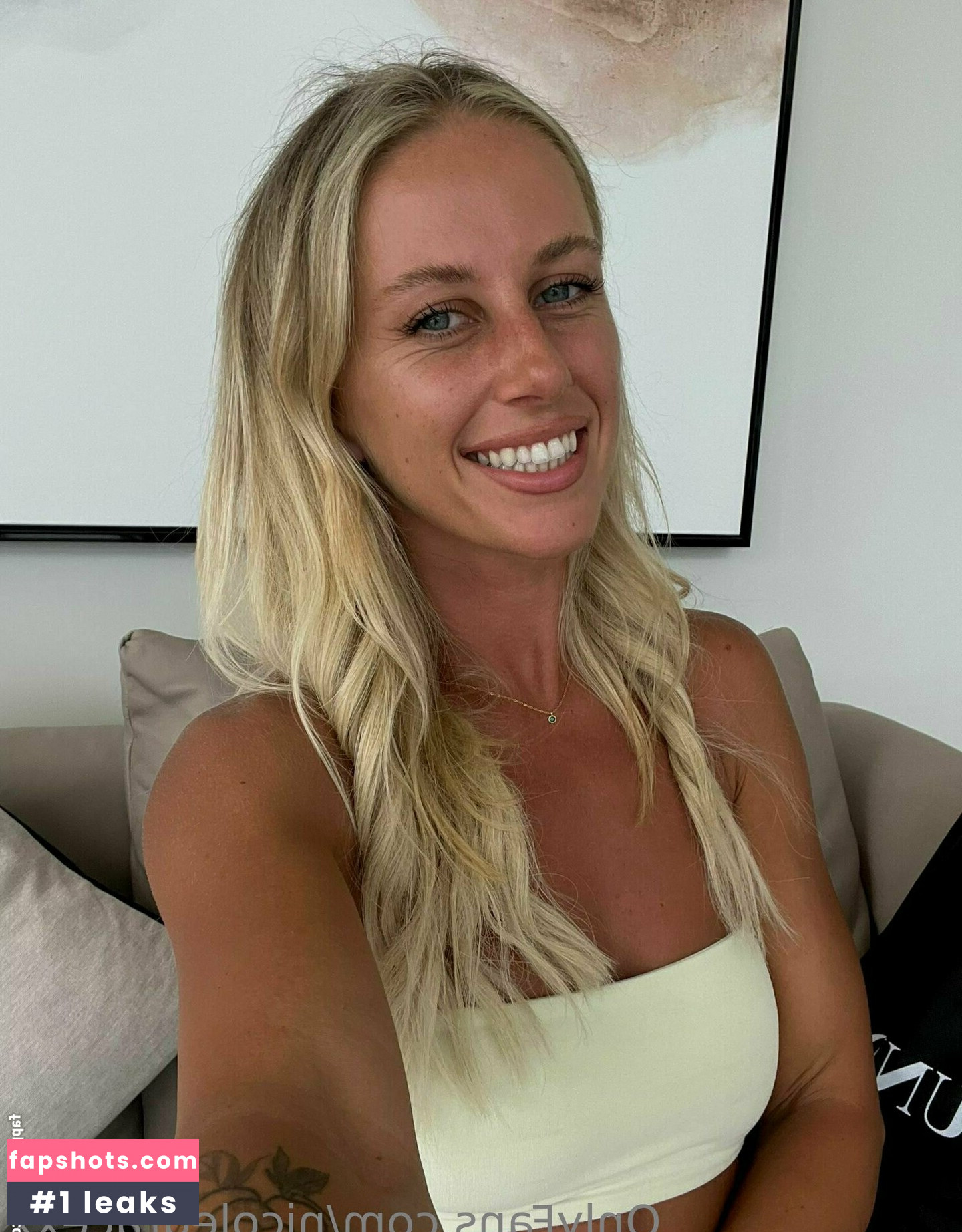 Nicole Grace gallery photo #49