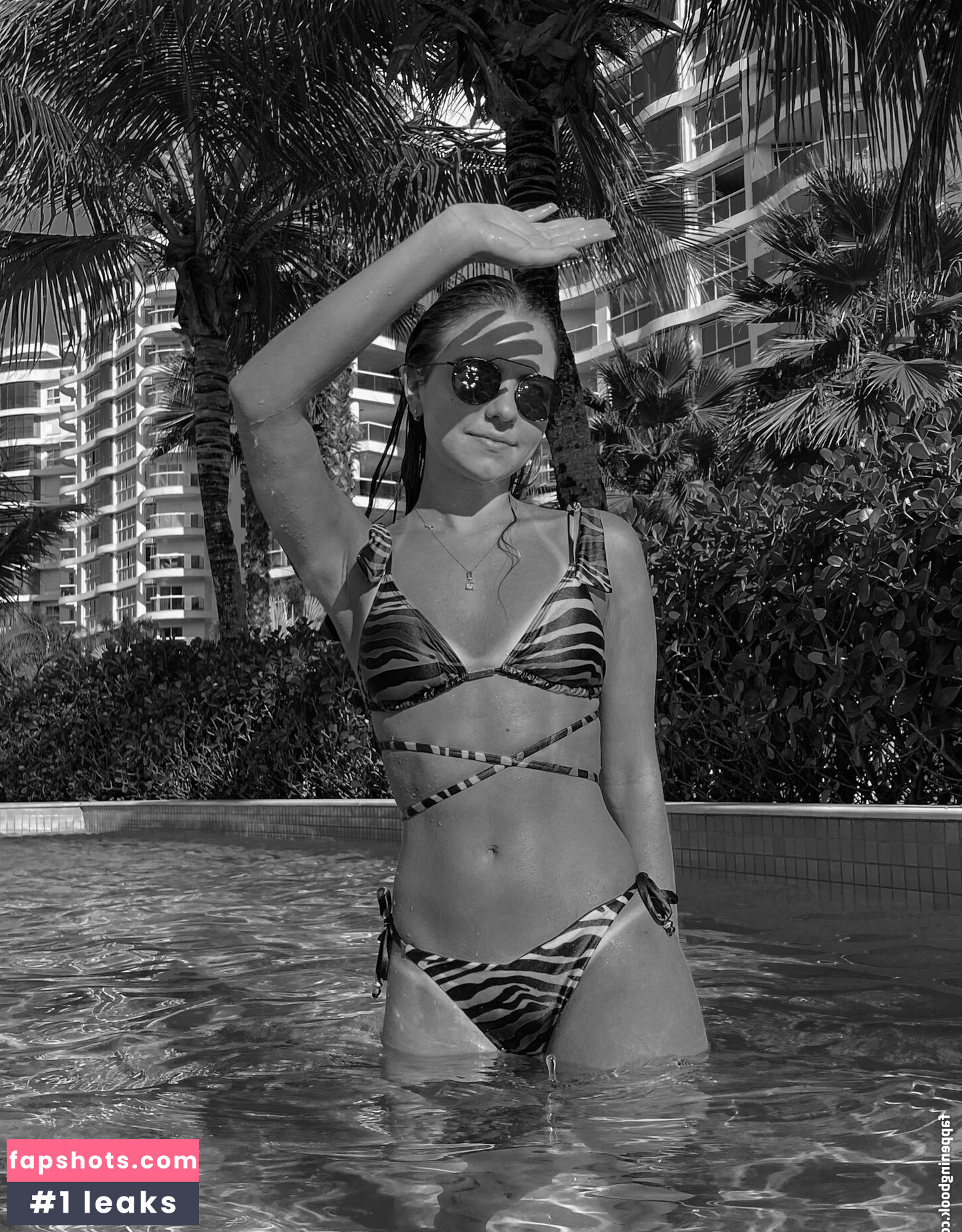 Nicole Loures gallery photo #9