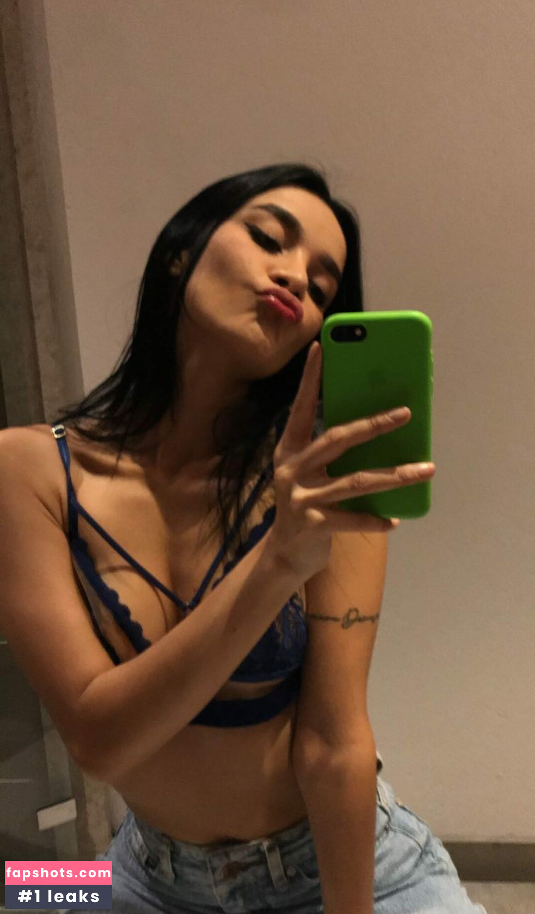 Nicole Manson gallery photo #5