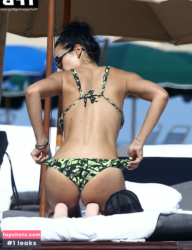 Nicole Minetti gallery photo #20