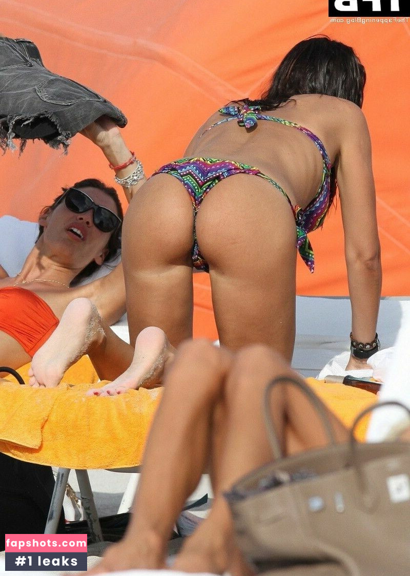 Nicole Minetti gallery photo #23