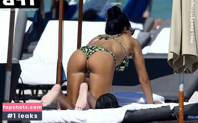 Nicole Minetti gallery photo #24