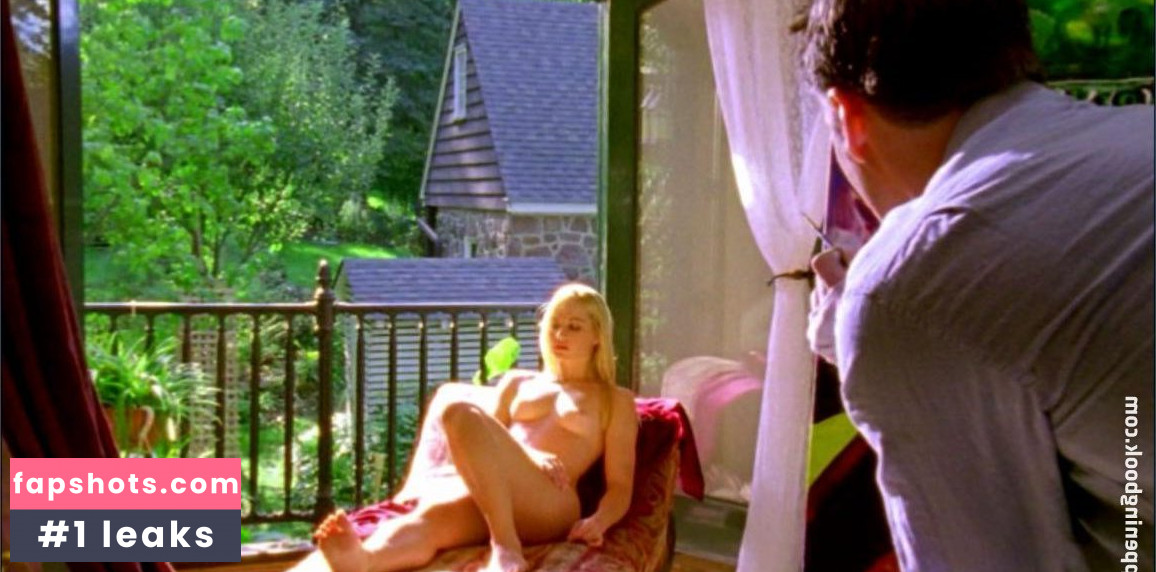 Nicole Rayburn gallery photo #9