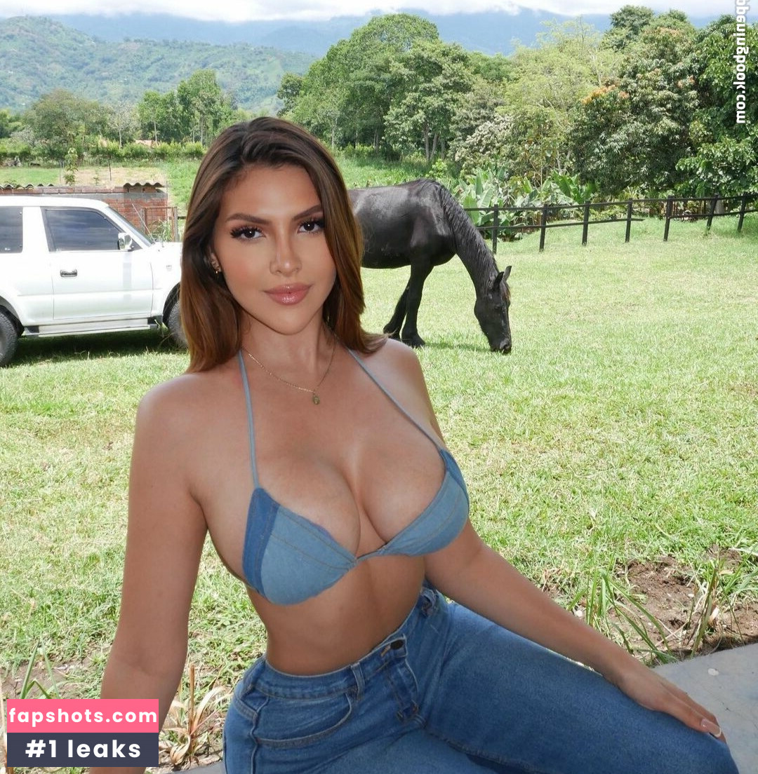 Nicole Savage gallery photo #8