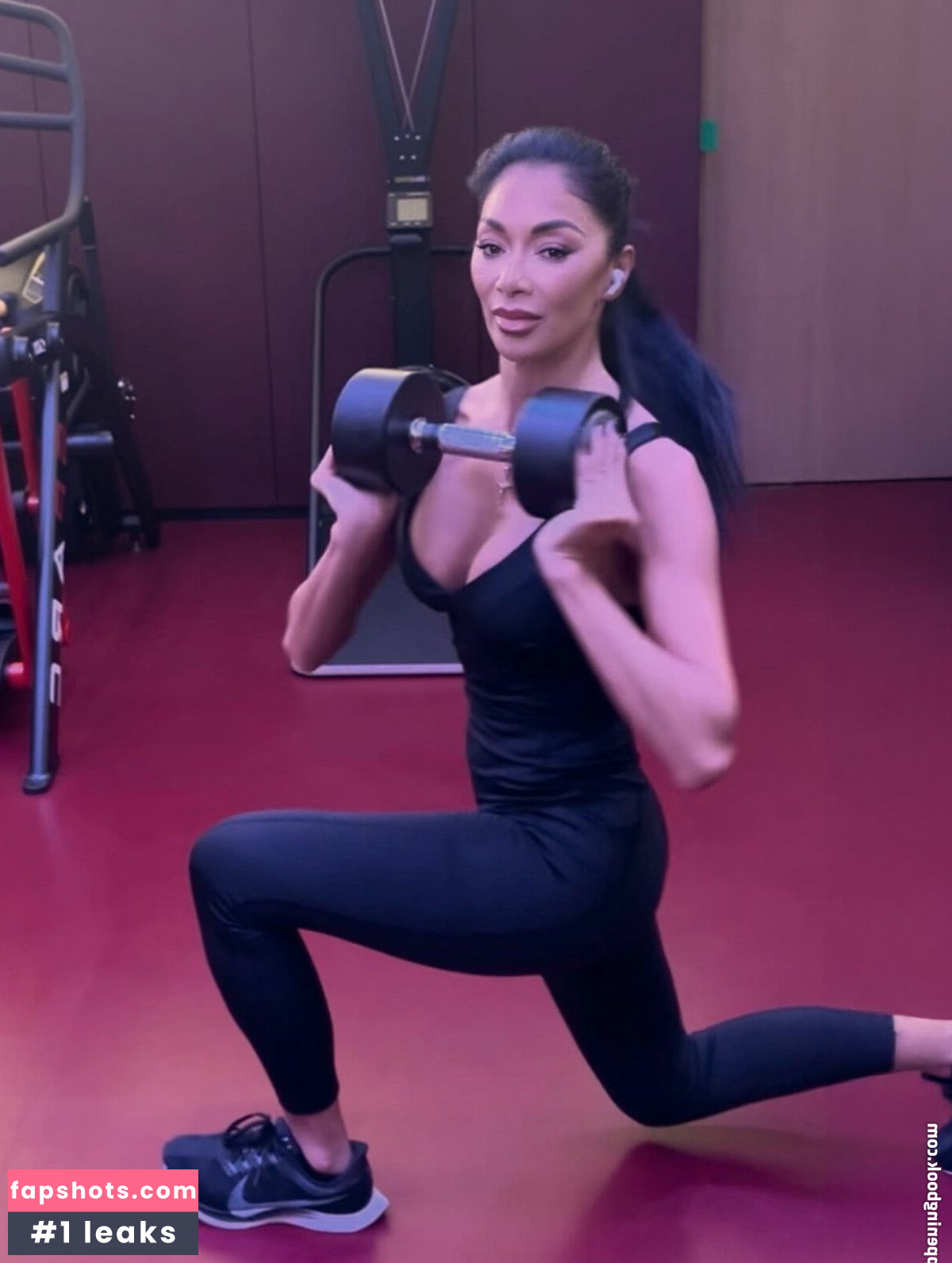 Nicole Scherzinger gallery photo #229