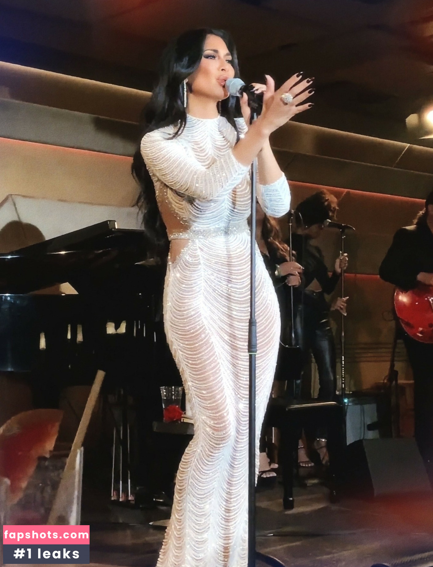 Nicole Scherzinger gallery photo #548