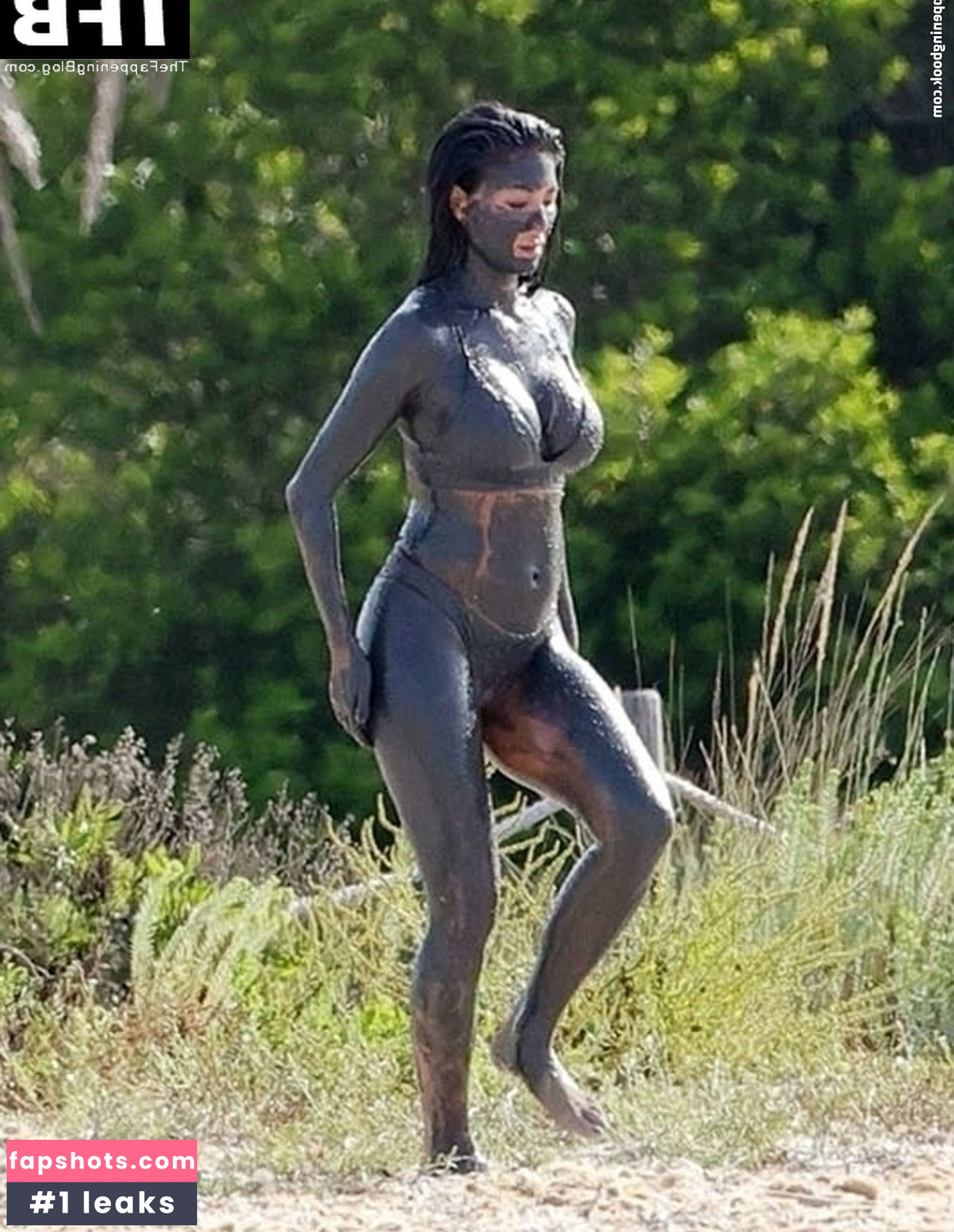 Nicole Scherzinger gallery photo #597